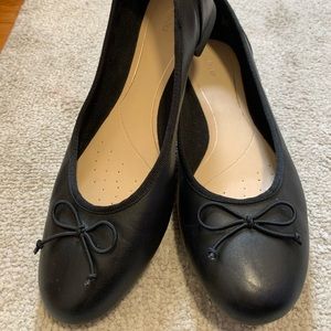 Black Clark’s ballerina flats